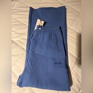 Aritzia Mega Flutter SweetFleece